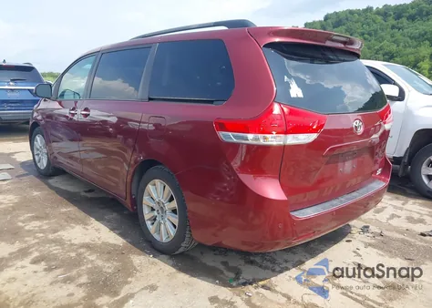 2014 Toyota Sienna Xle 7 Passenger z USA, uszkodzony, nr VIN 5TDDK3DC5ES087111